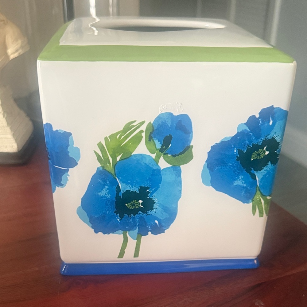 Elegant Blue Floral Tissue Box Cover